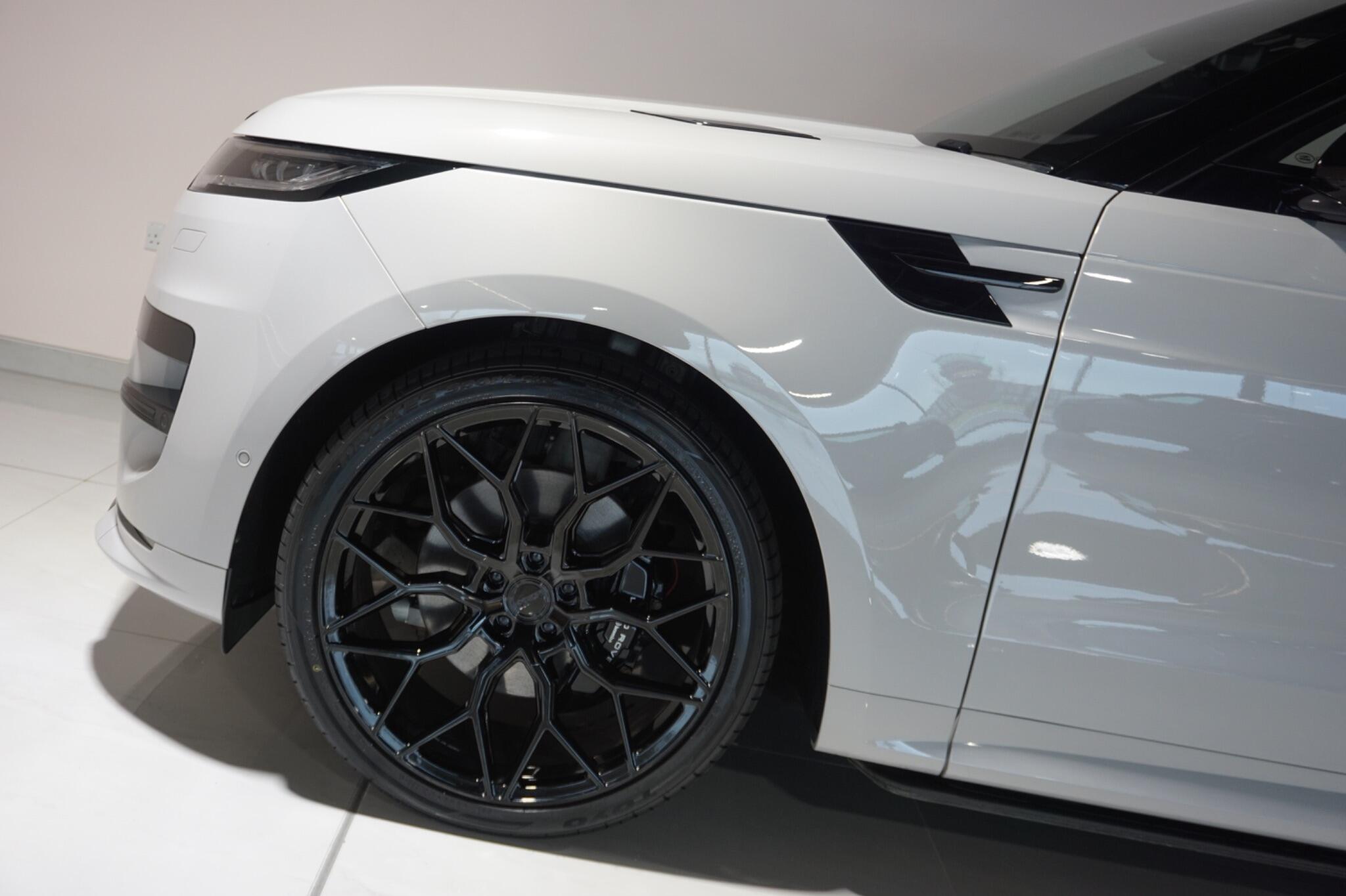 Land Rover Range Rover Sport 3.0 D300 MHEV Dynamic SE SUV 5dr Diesel Auto 4WD Euro 6 (s/s) (300 ps)